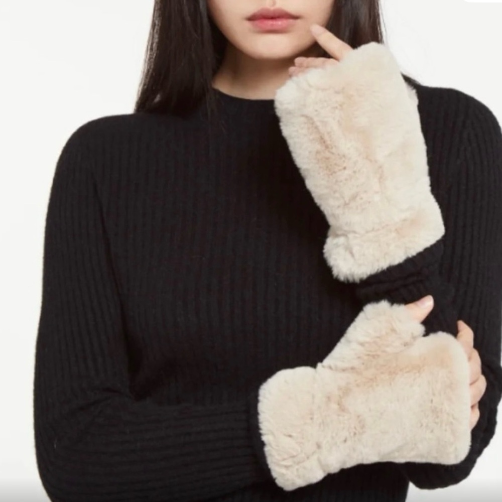Apparis Ariel Faux Fur Fingerless Mittens